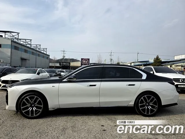 BMW 7-Series 7 серия (G70) 740i sDrive M Sport — Фото автомобиля 8