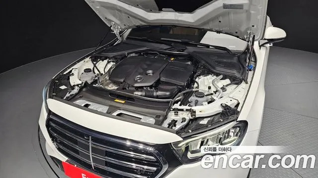 Mercedes-Benz E-Class — Фото автомобиля 6
