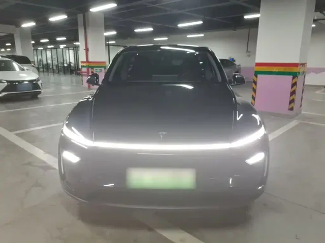 Tesla Model Y — Фото автомобиля 2