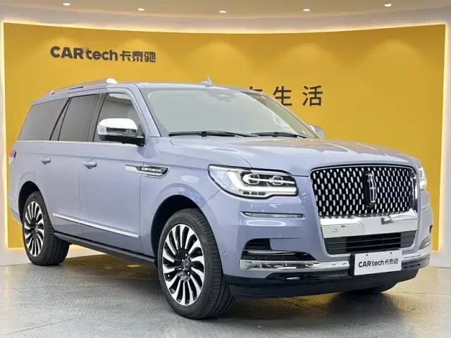 Lincoln Navigator — Фото автомобиля 2