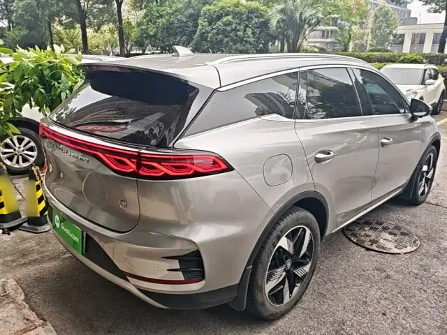 BYD Tang — Фото автомобиля 6