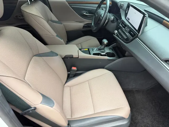 Lexus ES — Фото автомобиля 10