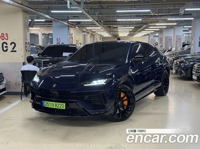 Фотография автомобиля — Lamborghini Urus
