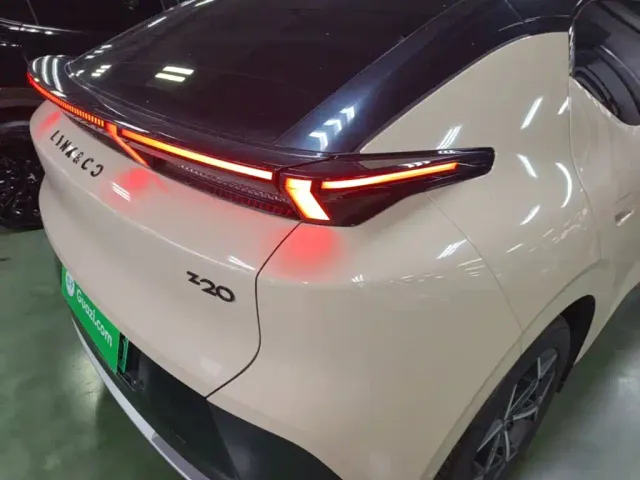 Lynk & Co Z20 — Фото автомобиля 7