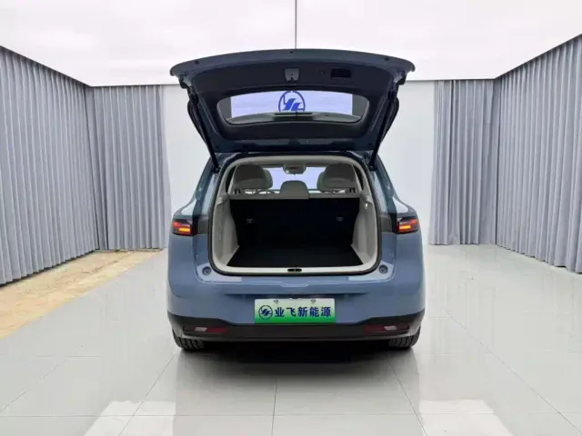 Leapmotor B10 — Фото автомобиля 20