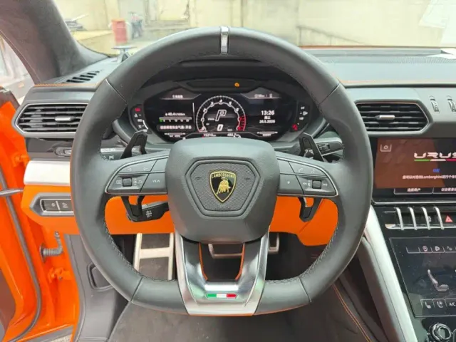 Lamborghini Urus — Фото автомобиля 10