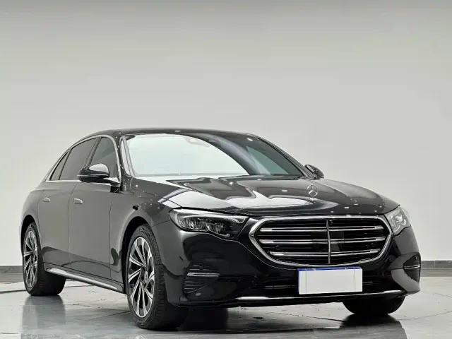 Mercedes-Benz E-Class — Фото автомобиля 2