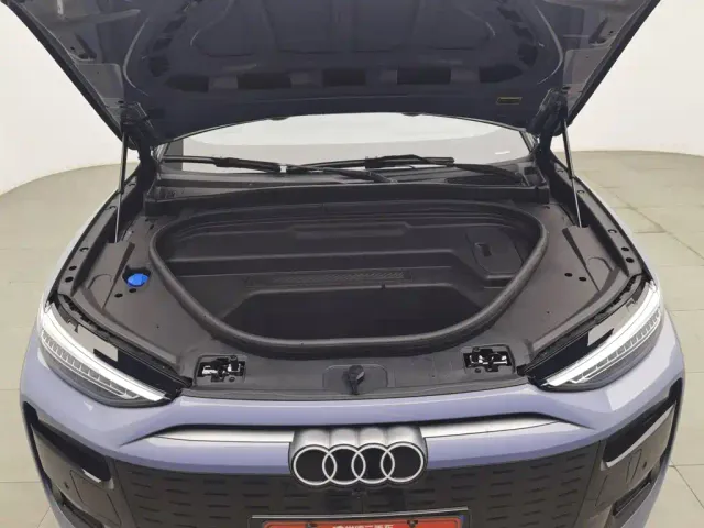 Audi Q6L e-tron — Фото автомобиля 6