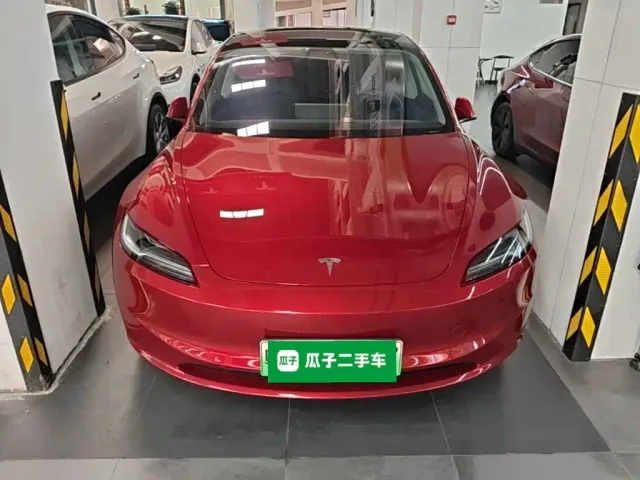 Tesla Model 3 — Фото автомобиля 2