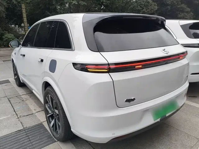 Li Auto L7 — Фото автомобиля 4