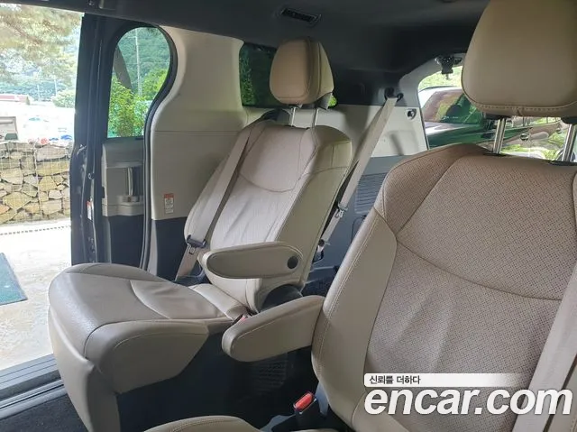 Toyota Sienna Generation 4 — Фото автомобиля 10