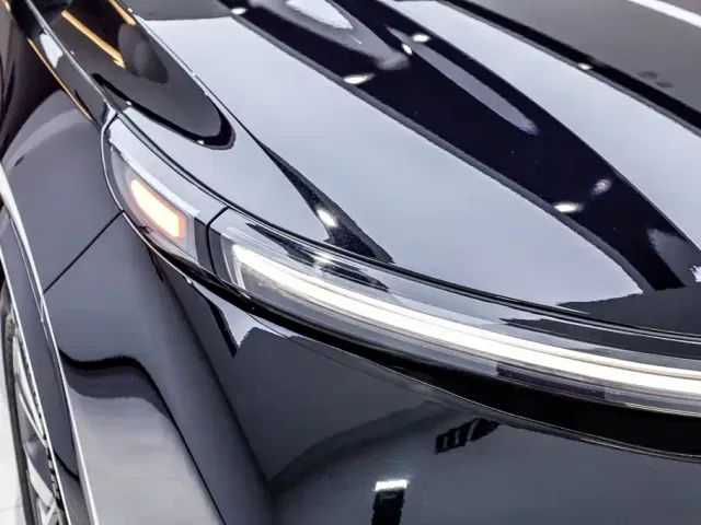 Li Auto Li L8 2023 Pro — Фото автомобиля 15