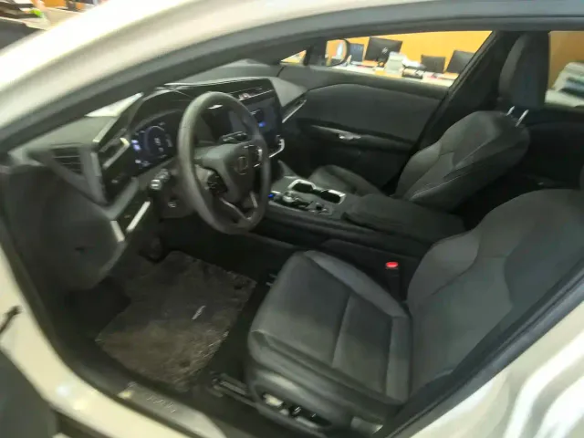 Lexus RZ — Фото автомобиля 7