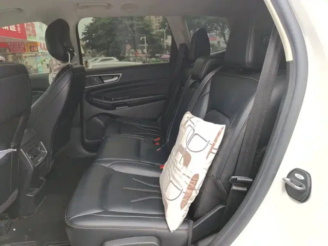 Ford Edge — Фото автомобиля 13