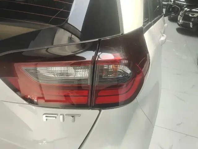 Honda Fit — Фото автомобиля 7