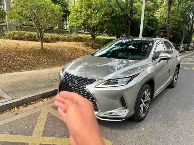 Фотография автомобиля — Lexus RX