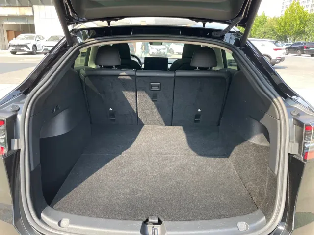 Tesla Model Y — Фото автомобиля 13