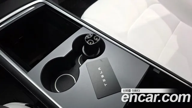 Tesla Model Y — Фото автомобиля 28