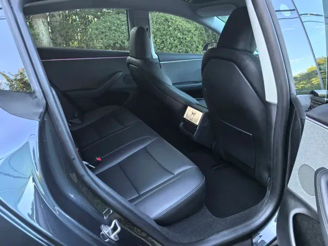 Tesla Model 3 — Фото автомобиля 10
