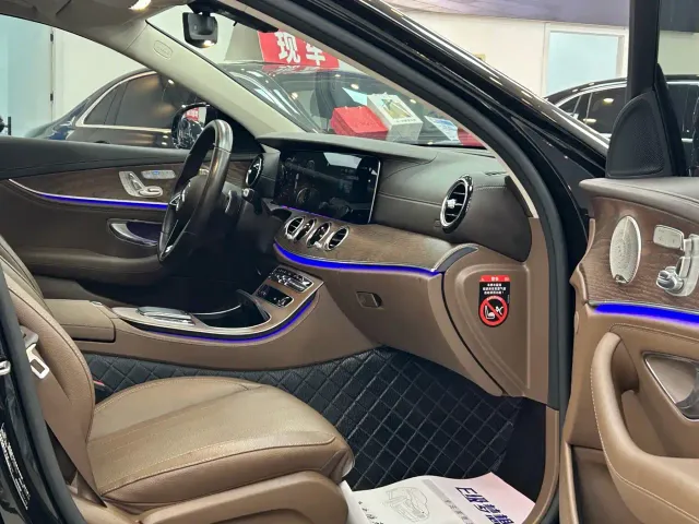 Mercedes-Benz E-Class — Фото автомобиля 20