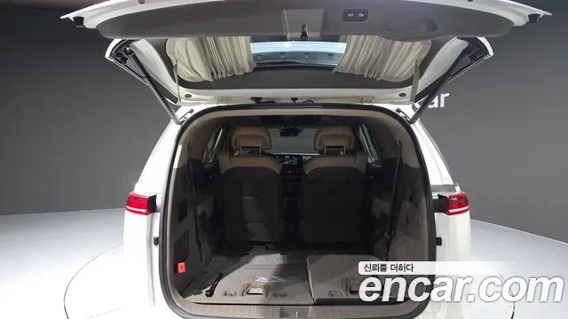 Kia Carnival Generation 4 — Фото автомобиля 20