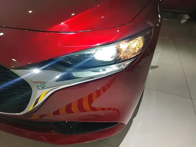 Mazda Axela — Фото автомобиля 23