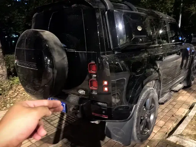 Land Rover Defender — Фото автомобиля 9