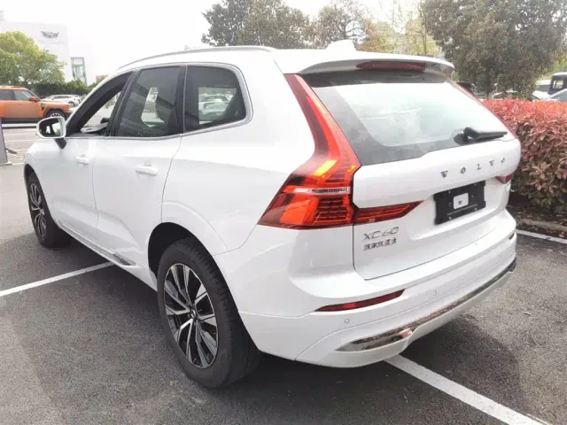Volvo XC60 — Фото автомобиля 4