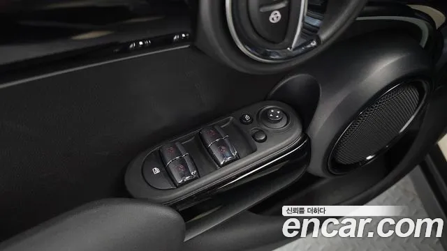 Mini Cooper Cooper 5 дверей Classic Launch Pack — Фото автомобиля 27