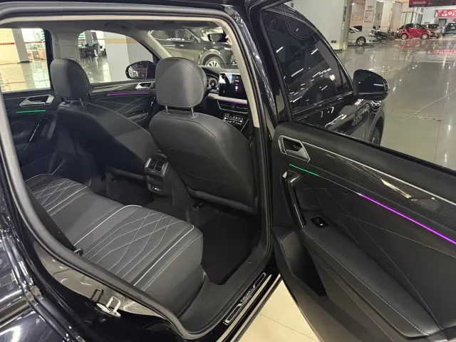 Volkswagen Tiguan L — Фото автомобиля 9