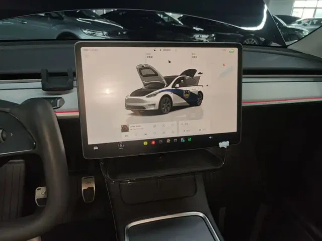 Tesla Model Y — Фото автомобиля 12
