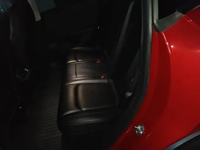 Tesla Model Y — Фото автомобиля 16