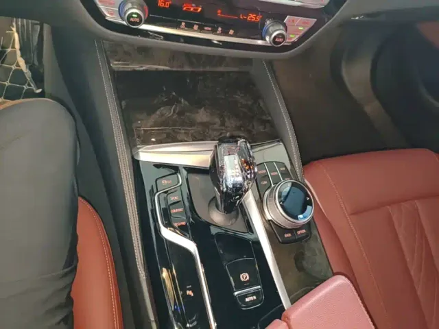 BMW 5 Series — Фото автомобиля 13