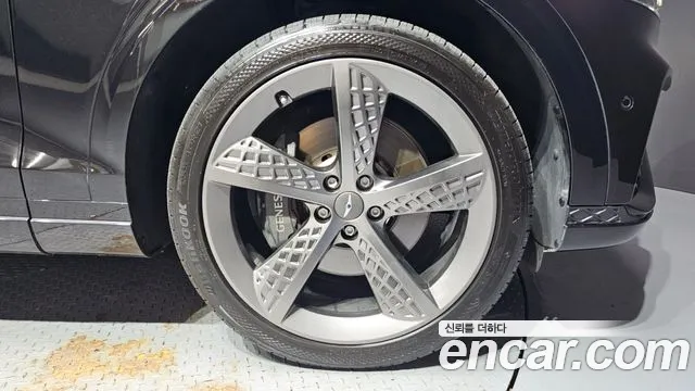 Genesis GV70 2.5T Бензин AWD — Фото автомобиля 4