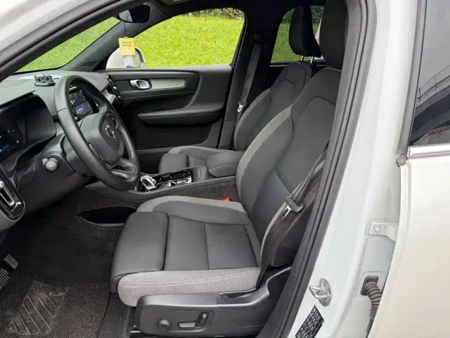 Volvo XC40 — Фото автомобиля 8