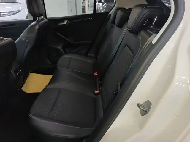 Ford Focus — Фото автомобиля 16