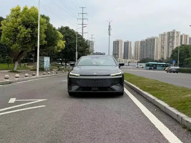 Changan UNI-V — Фото автомобиля 4