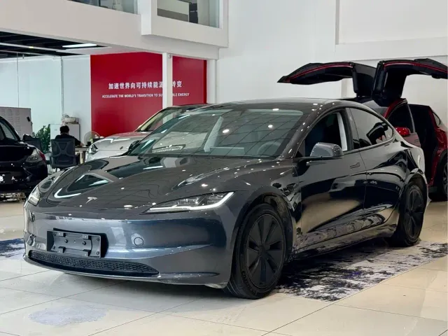 Фотография автомобиля — Tesla Model 3