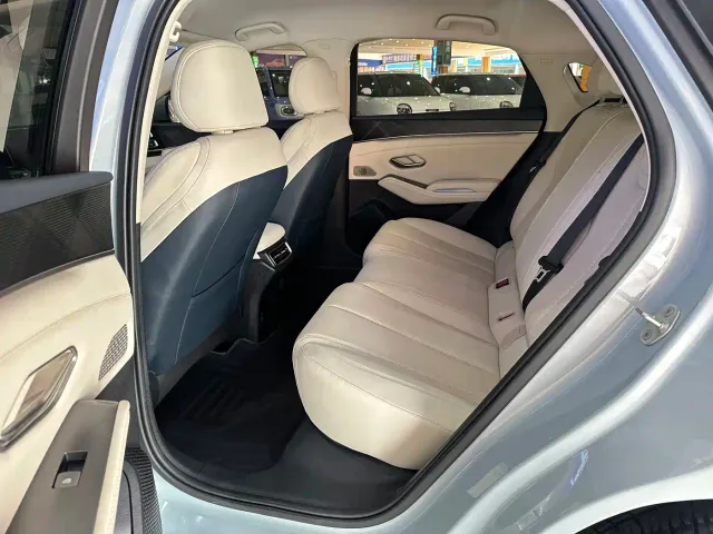 BYD Qin L — Фото автомобиля 8