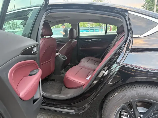 Buick Regal — Фото автомобиля 5