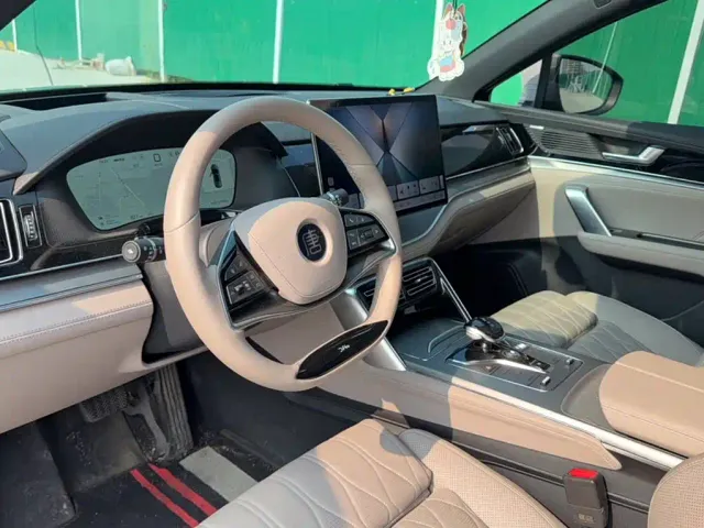 BYD Tang — Фото автомобиля 21