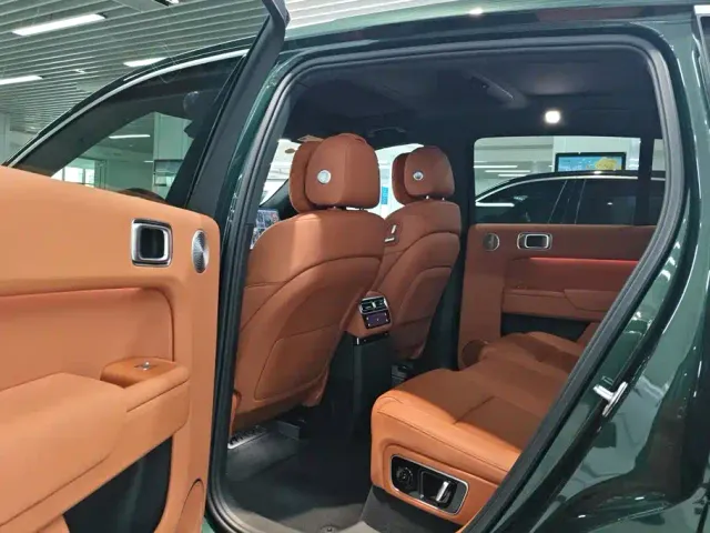Li Auto L7 — Фото автомобиля 11