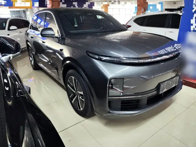 Li Auto L8 — Фото автомобиля 3