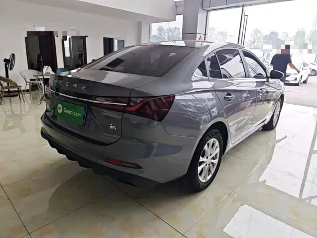 Roewe i5 — Фото автомобиля 6