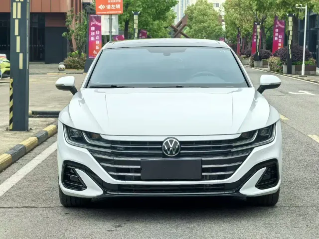Volkswagen FAW-Volkswagen CC 2025 330TSI Dazzling Shared Edition — Фото автомобиля 2