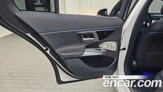 Mercedes-Benz E-Class — Фото автомобиля 24