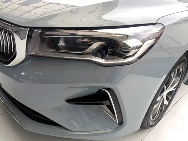 Geely Emgrand — Фото автомобиля 23