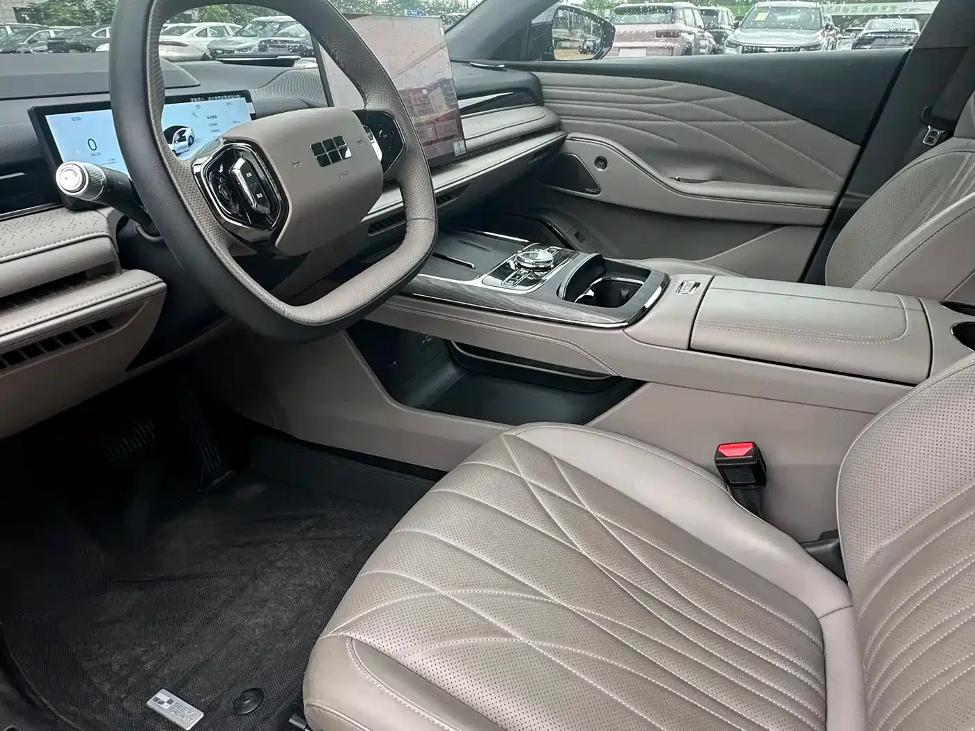 Geely Galaxy Galaxy Xingyao 8 2025 130km EM-i Premium Edition — Фото автомобиля 8