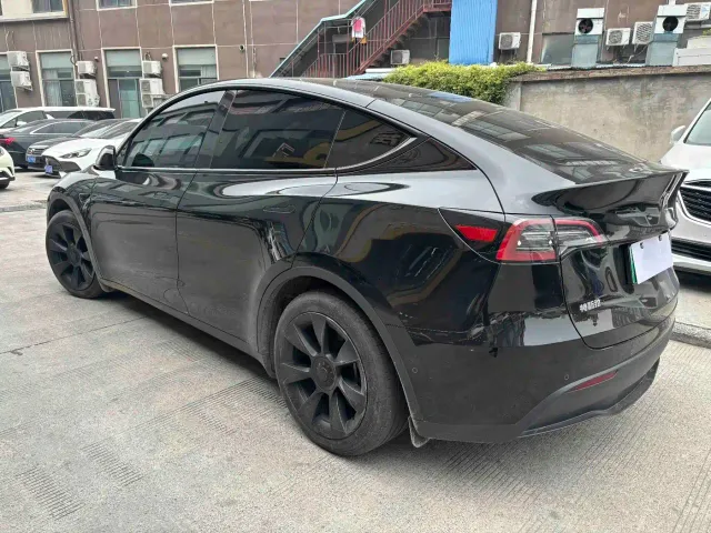 Tesla Model Y — Фото автомобиля 7