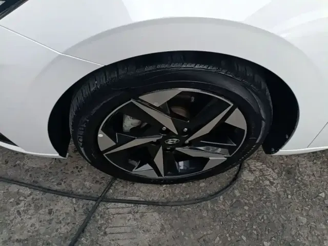 Hyundai Elantra 2022 1.5L CVT LUX Premium Edition — Фото автомобиля 22